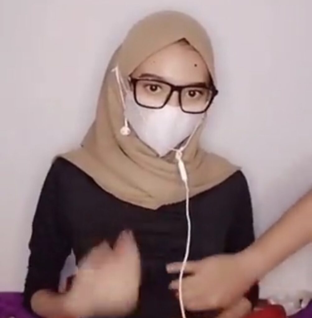 Indo Viral Terbaru 2025 Gadis Masih Smp Berhijab Sudah Berani Open BO Hot Videos New